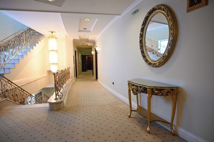 Ballroom/Hall 58 of 84