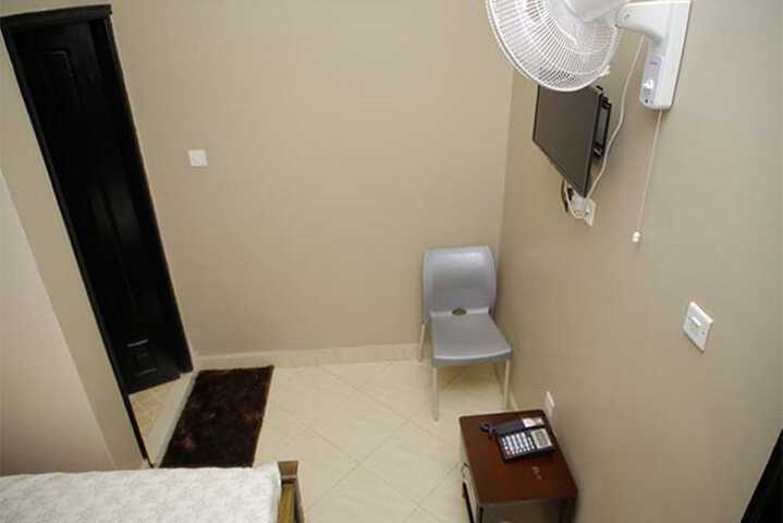 Room 9 of 31