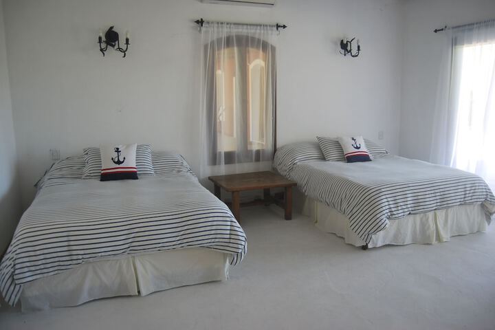 Room 3 of 102
