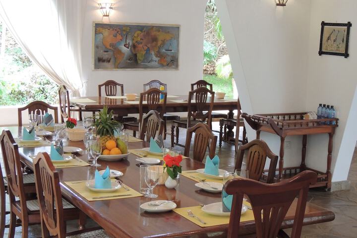 Dining 36 of 50