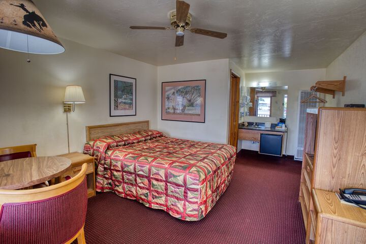 Room 10 of 16
