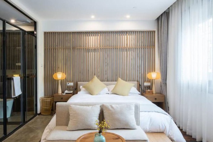 Room 12 of 28