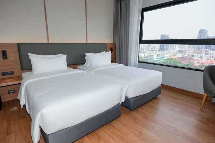Room 33 of 112