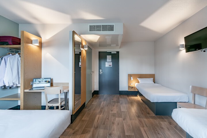 Room 10 of 73
