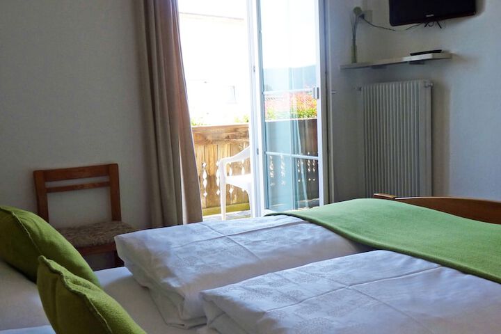 Room 5 of 68