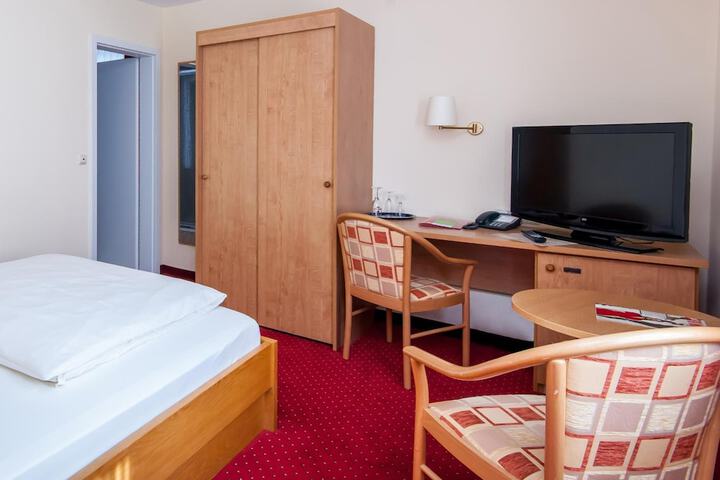 Room 12 of 44