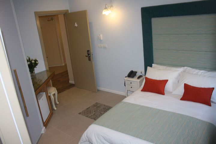 Room 5 of 43
