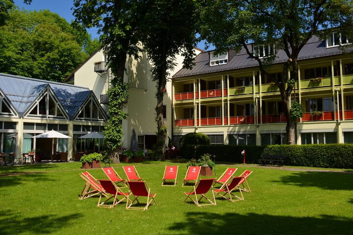 Hotel Exterior 76 of 80