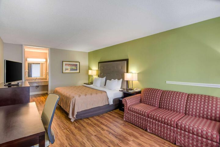 1 King Bed (5 of 7)