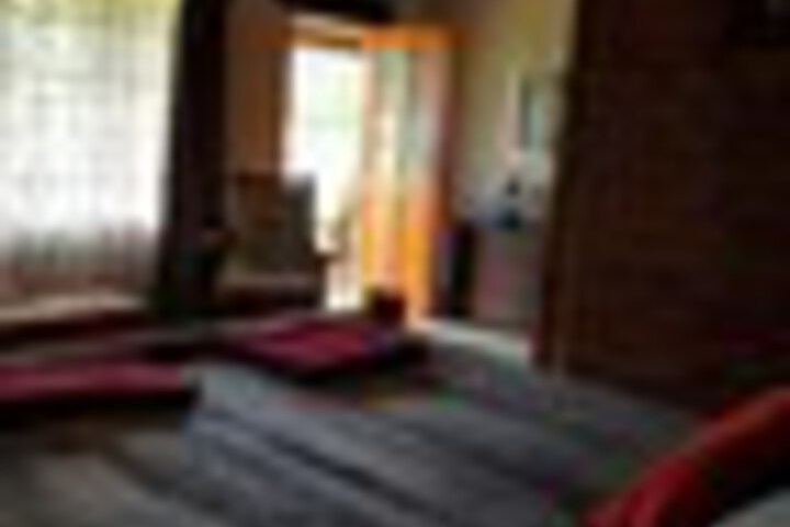 Room 8 of 33
