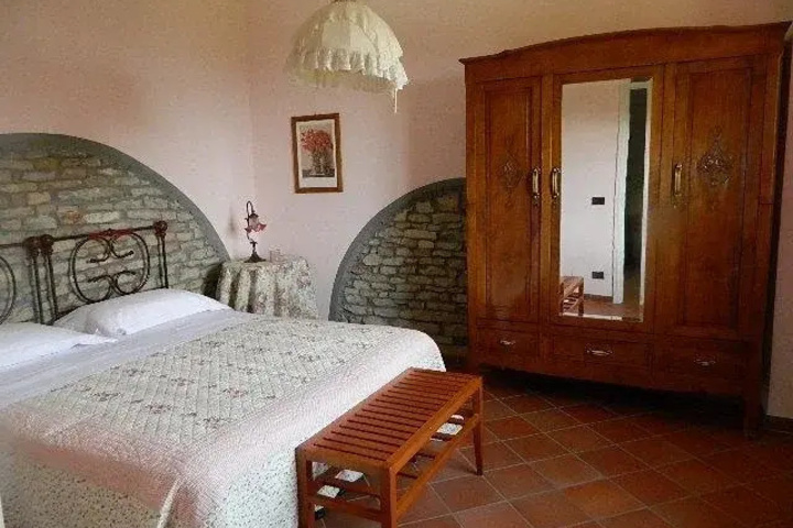Room 5 of 8