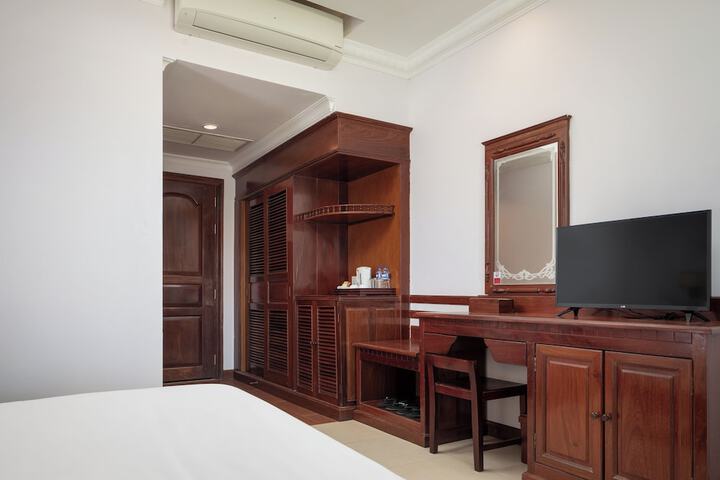 Room 9 of 51