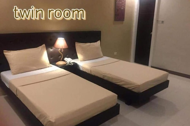 Room 10 of 31