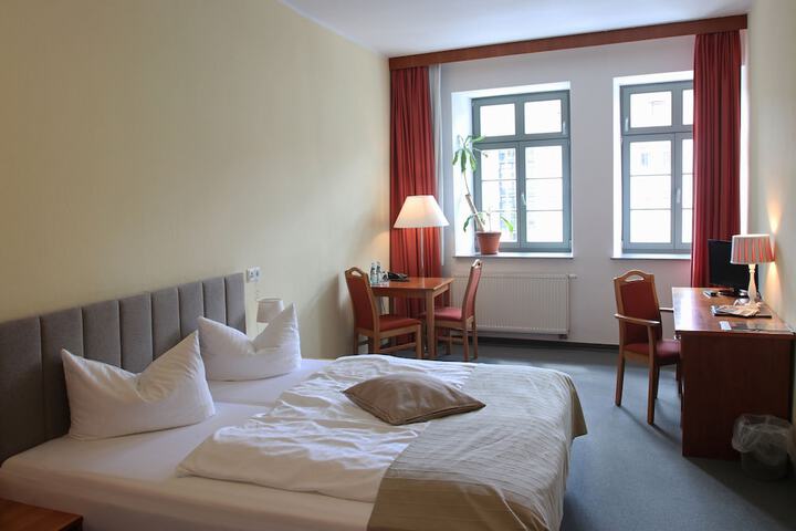Room 6 of 36
