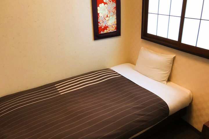 Room 11 of 64