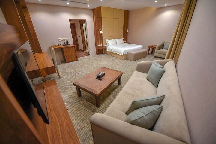 Room 8 of 38