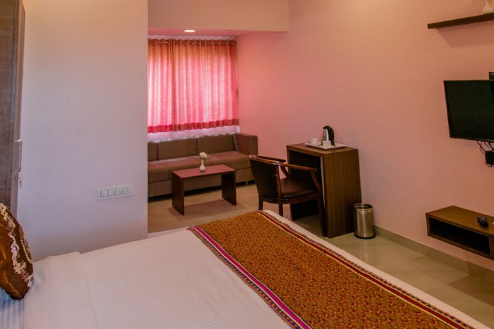 Room 13 of 18