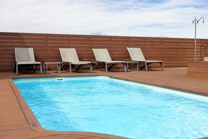 Hotel with Pool