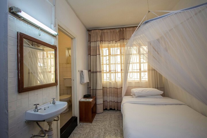 Room 5 of 49