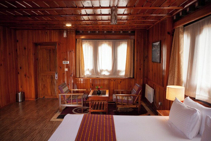 Room 5 of 11