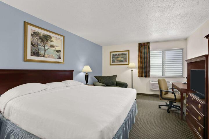 2 Queen Beds (1 of 5)