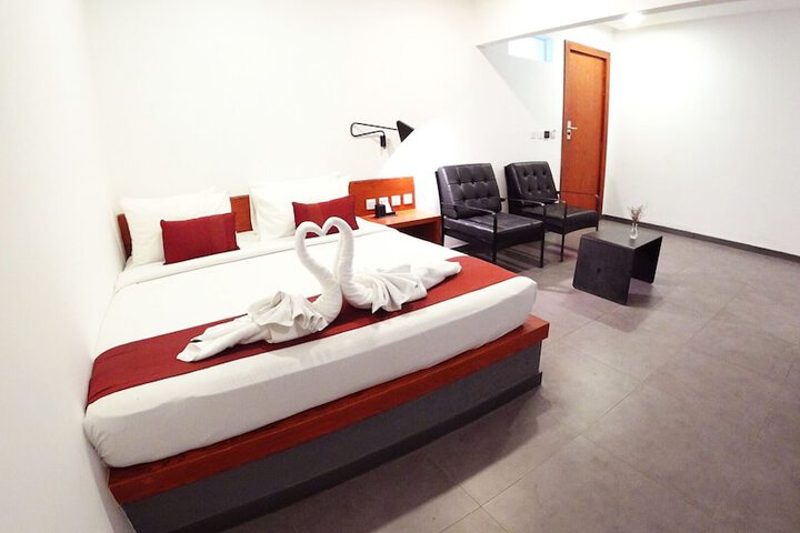 Room 11 of 37