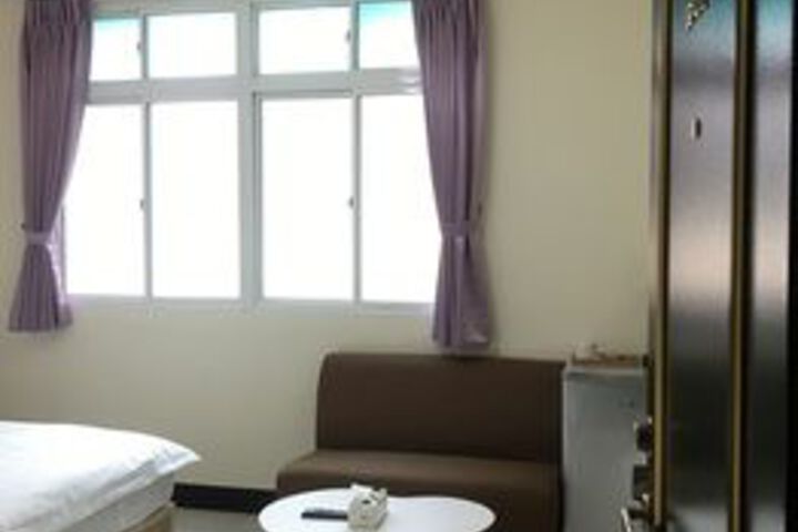 Room 11 of 34