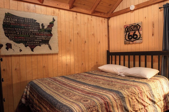 Room 212 of 917