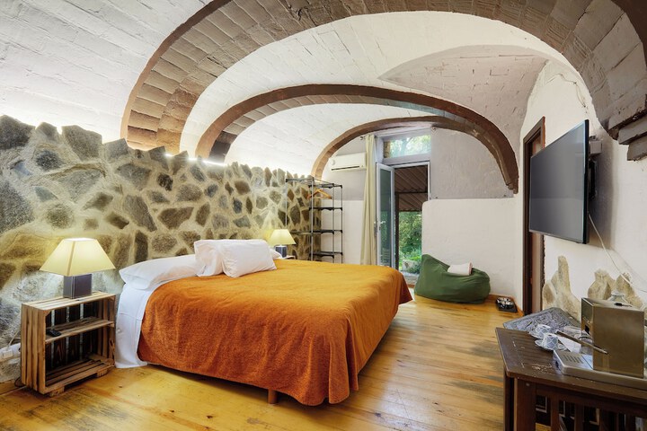 Room 4 of 28