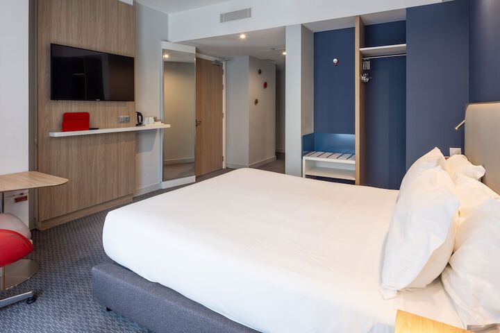 Room 10 of 83