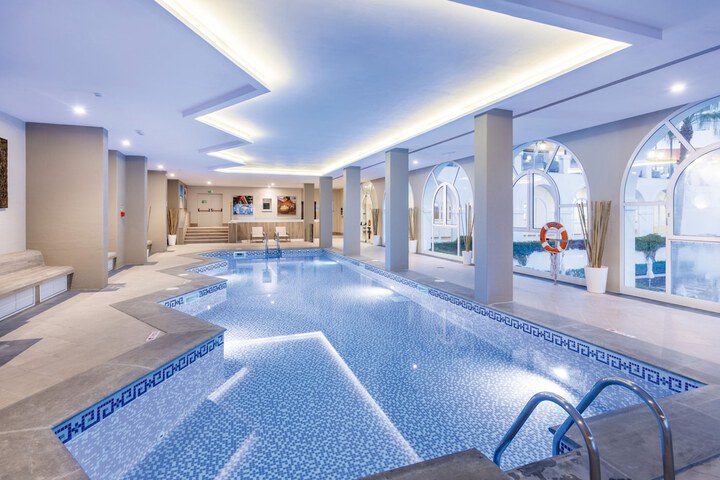 Pool Hotel