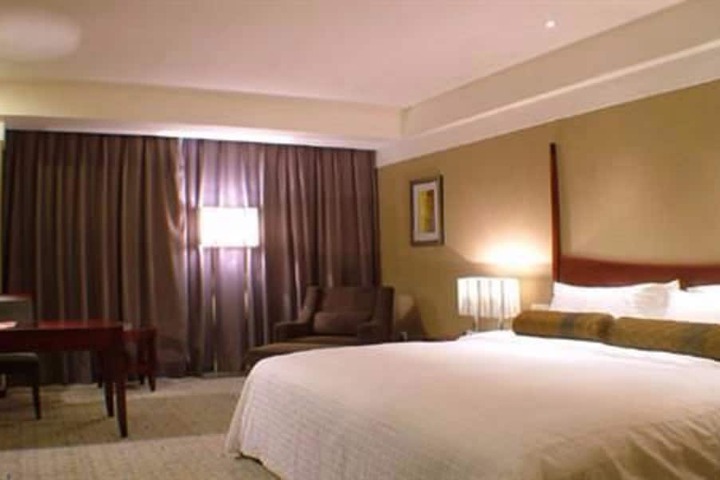 Room 7 of 32