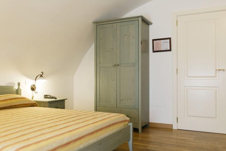 Room 16 of 83