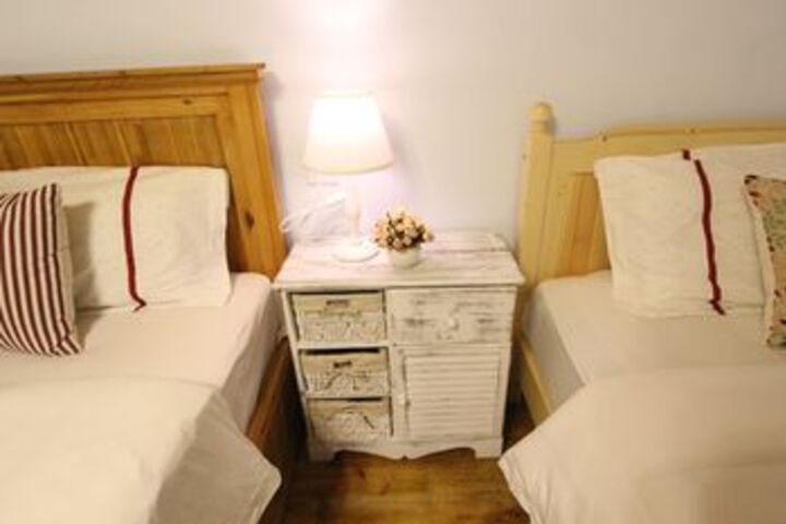 Room 12 of 16