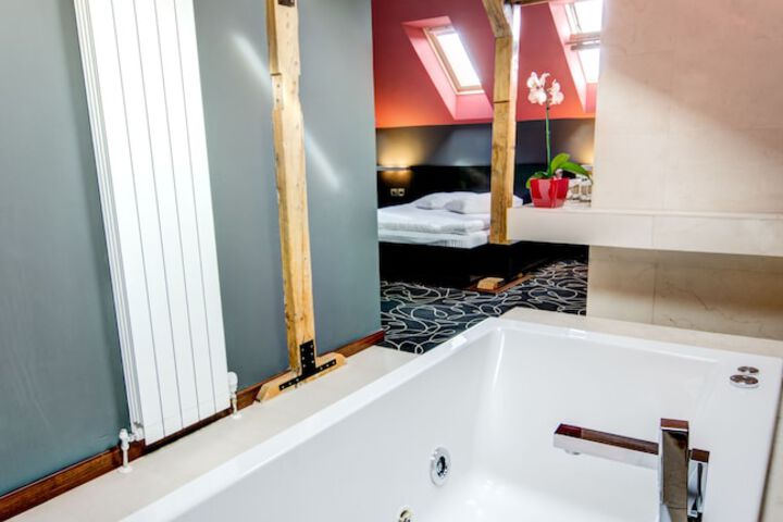Room 77 of 144