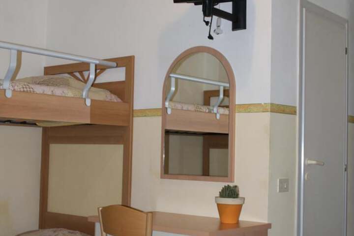 Room 9 of 41