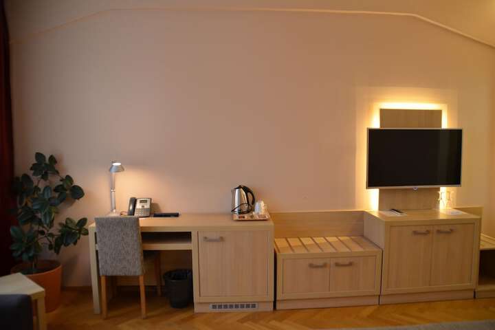 Room 4 of 71