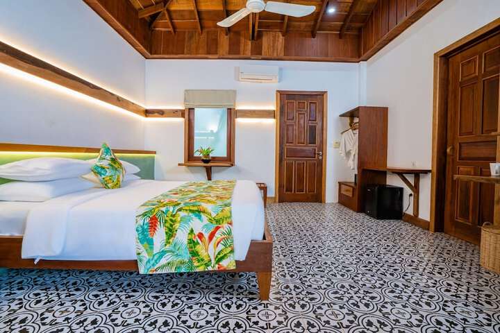 Room 25 of 189