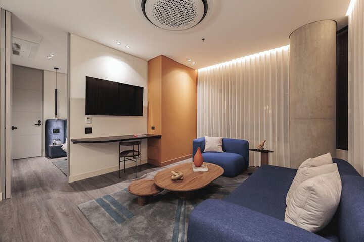 Room 62 of 93