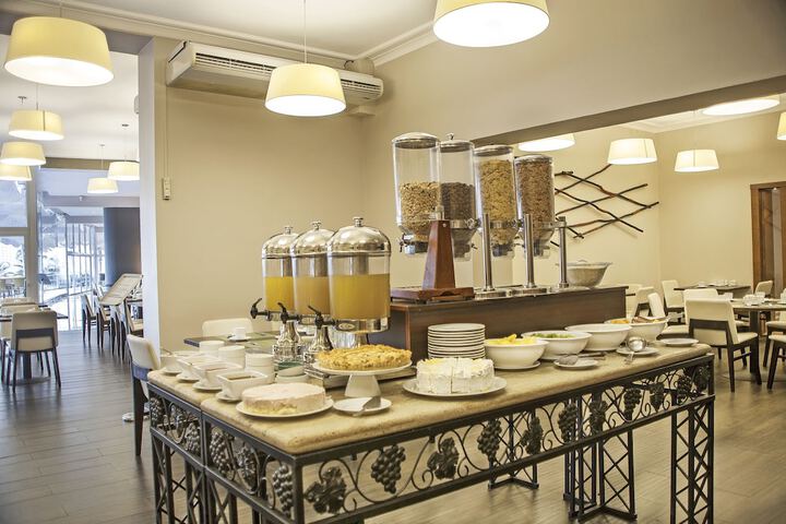 Breakfast/Coffee Service 73 of 124