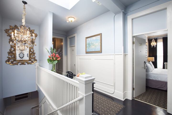 Ballroom/Hall 30 of 34