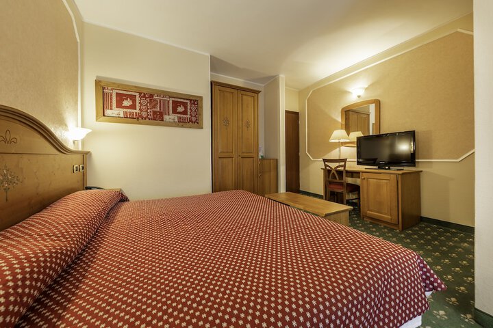 Room 38 of 100