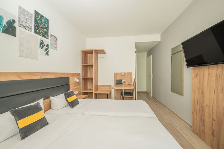 Room 10 of 24