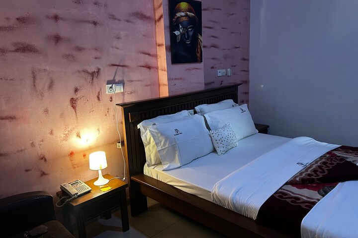 Room 46 of 307