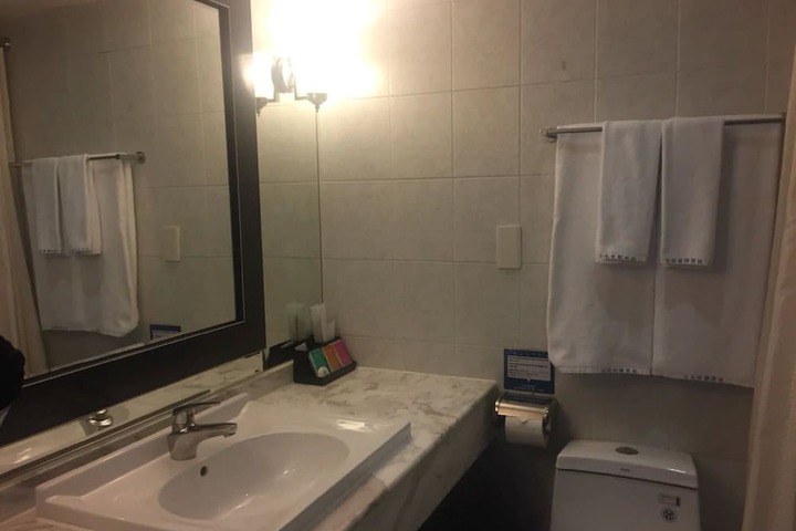 Room 28 of 42