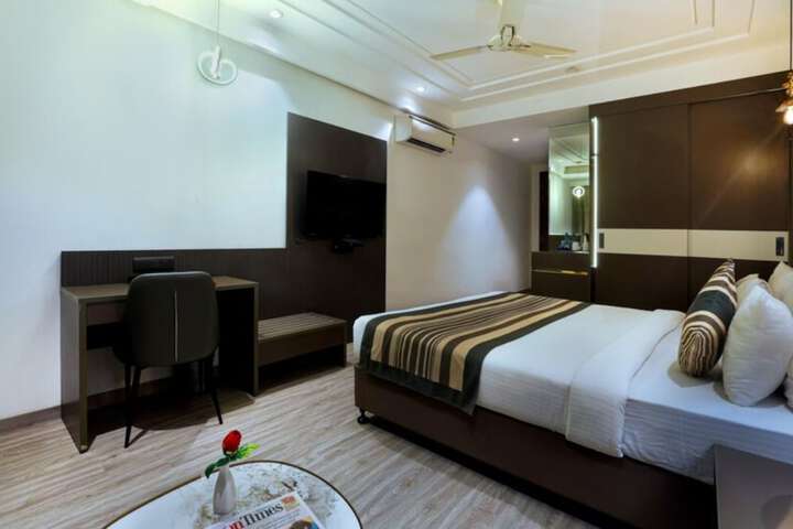 Room 10 of 30