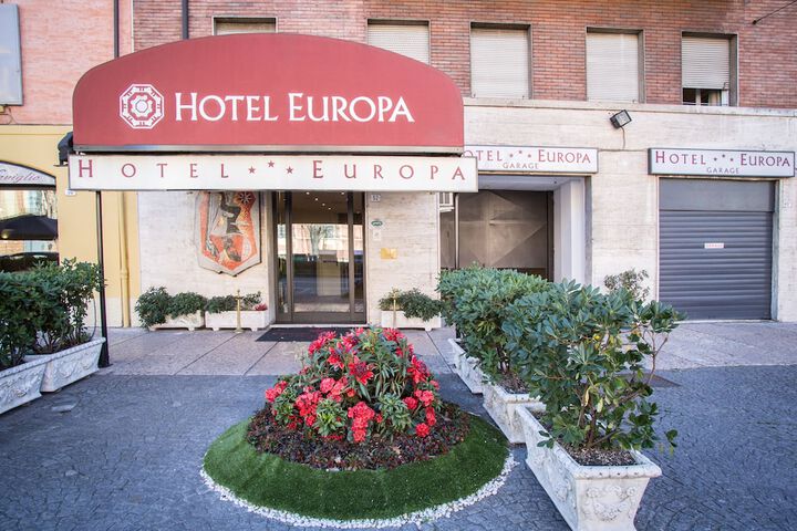Hotel Exterior 38 of 39