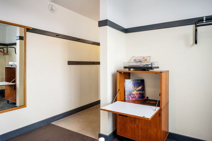 Room 6 of 71