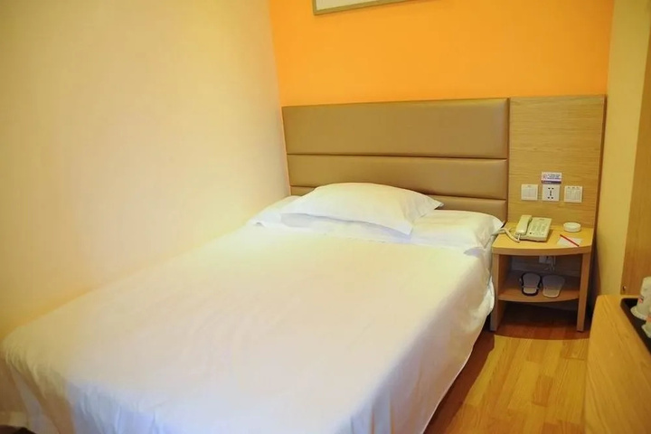 Room 2 of 10