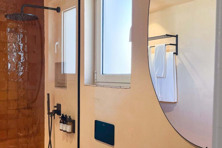 Room 53 of 107